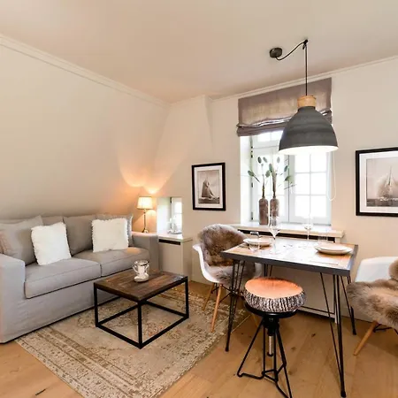 Witthues-15-stilvoll-renovierte-2-zi-wohnung-unter-reet *