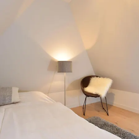 Witthues-15-stilvoll-renovierte-2-zi-wohnung-unter-reet